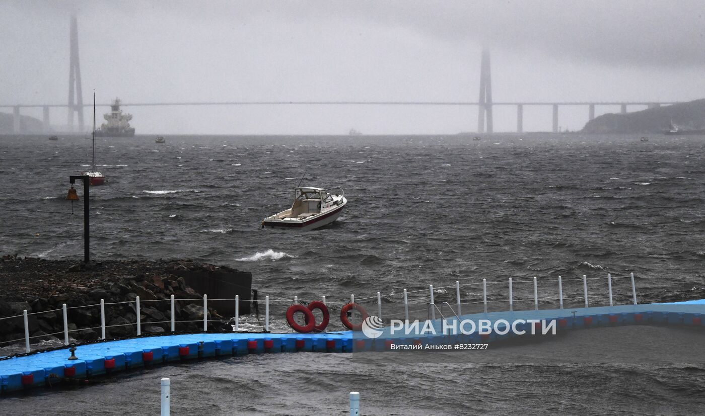 Штормовая погода во Владивостоке