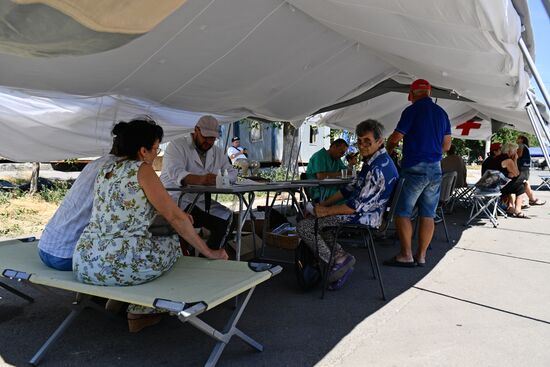 Передвижной медкомплекс с врачами из Тульской области в Мариуполе