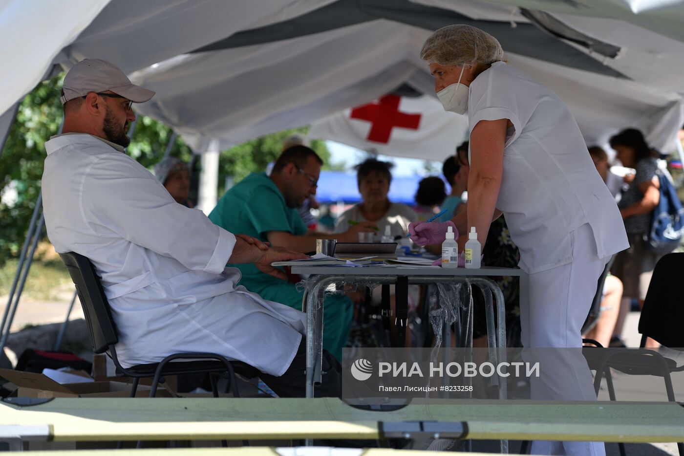 Передвижной медкомплекс с врачами из Тульской области в Мариуполе