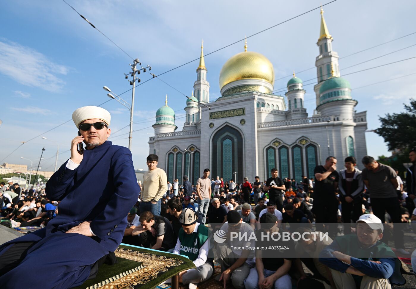 Намаз в Московской соборной мечети по случаю праздника Курбан-байрам