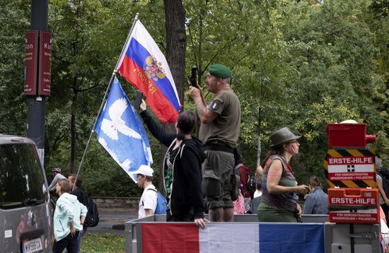 Акция в Вене против финансовой поддержки Украины на государственном уровне