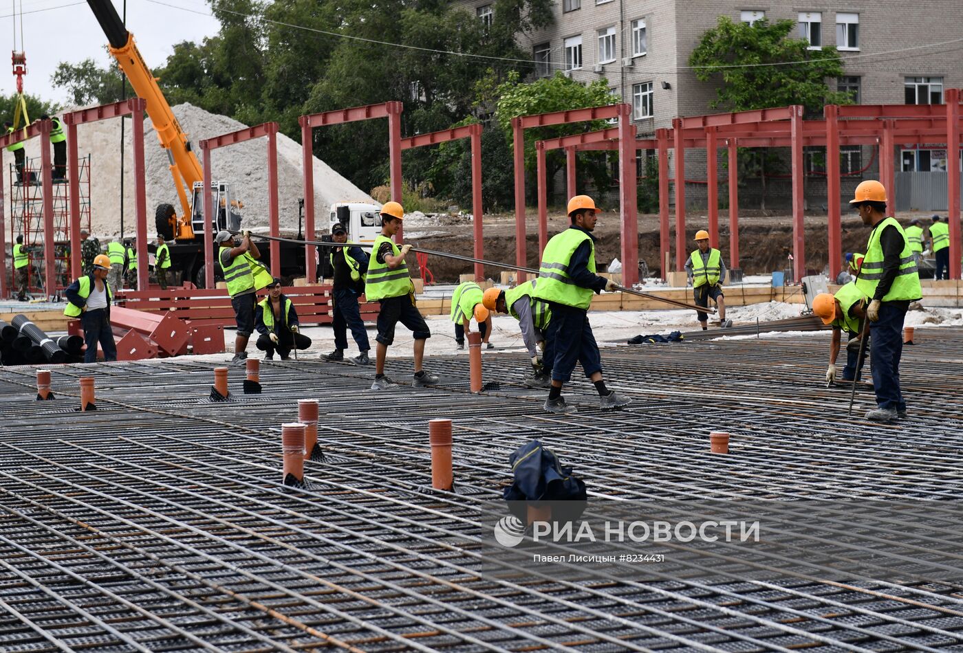 Строительство госпиталя и жилых домов бригадами МО РФ в Мариуполе