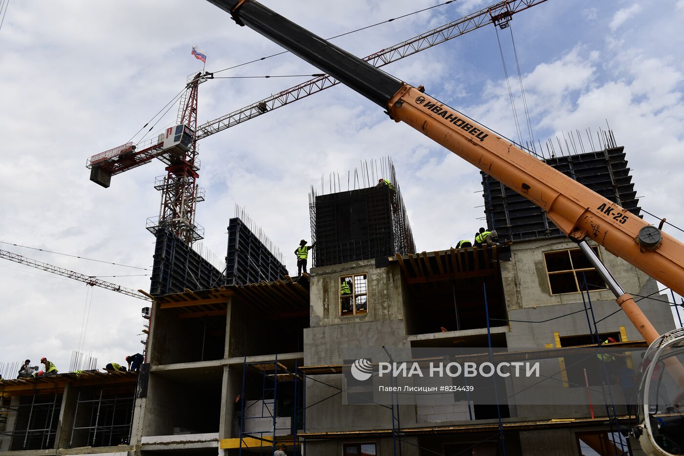 Строительство госпиталя и жилых домов бригадами МО РФ в Мариуполе