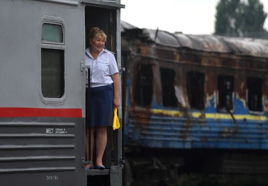 Первый после освобождения Мариуполя пассажирский поезд отправился в Волноваху