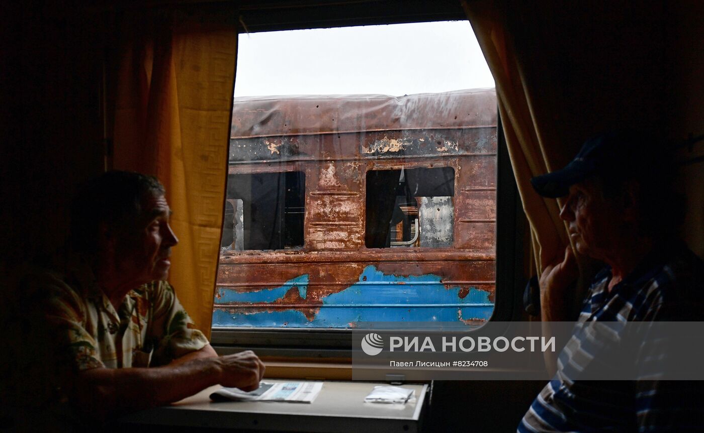 Первый после освобождения Мариуполя пассажирский поезд отправился в Волноваху