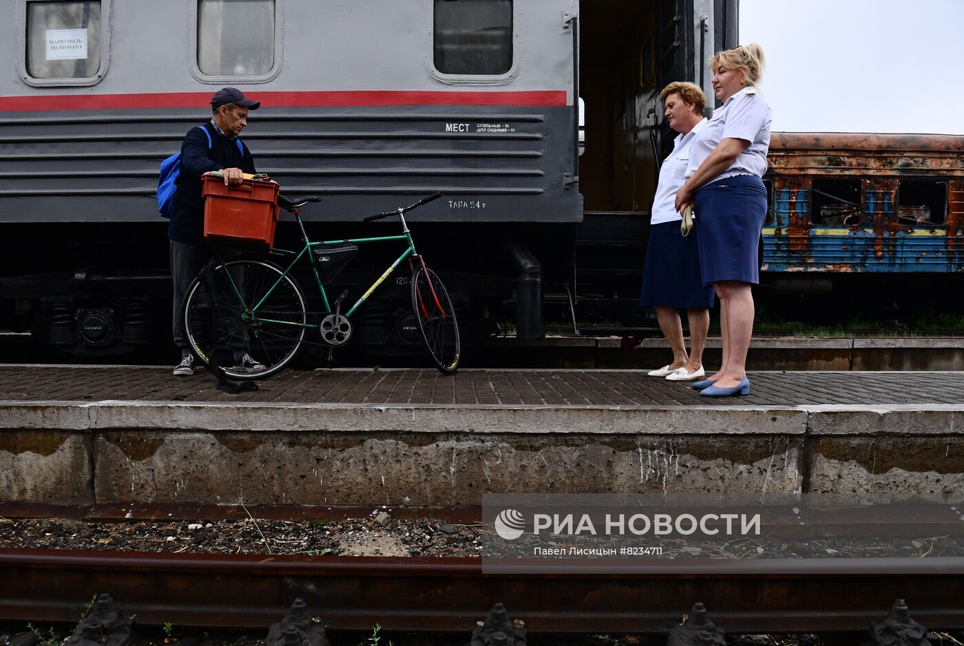 Первый после освобождения Мариуполя пассажирский поезд отправился в  Волноваху | РИА Новости Медиабанк