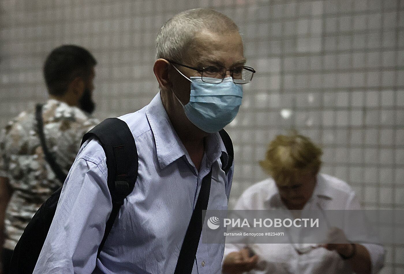 Москвичам рекомендовали вернуться к ношению масок в общественных местах