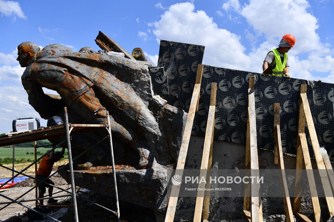 Реставрация мемориала "Саур-Могила" бригадами ВСК МО РФ