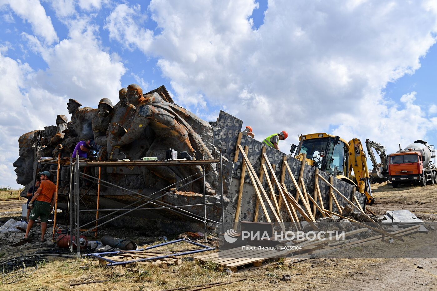 Реставрация мемориала "Саур-Могила" бригадами ВСК МО РФ
