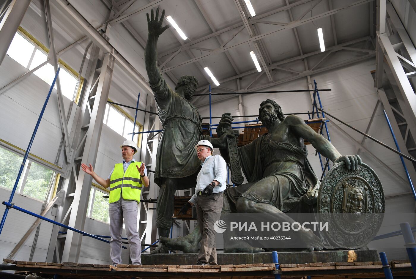 Завершение реставрационных работ памятника Минину и Пожарскому