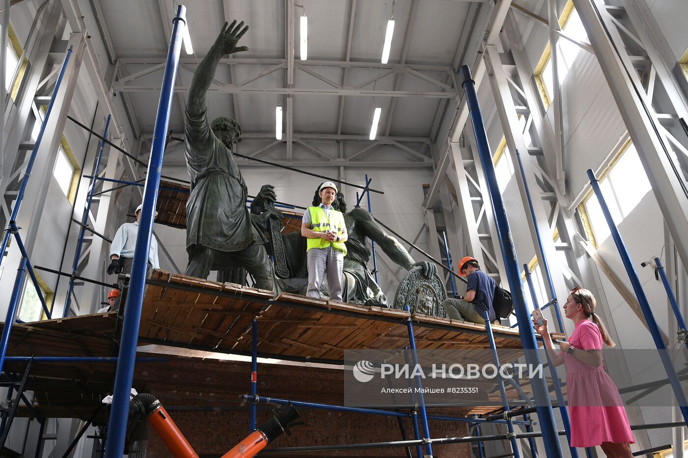 Завершение реставрационных работ памятника Минину и Пожарскому