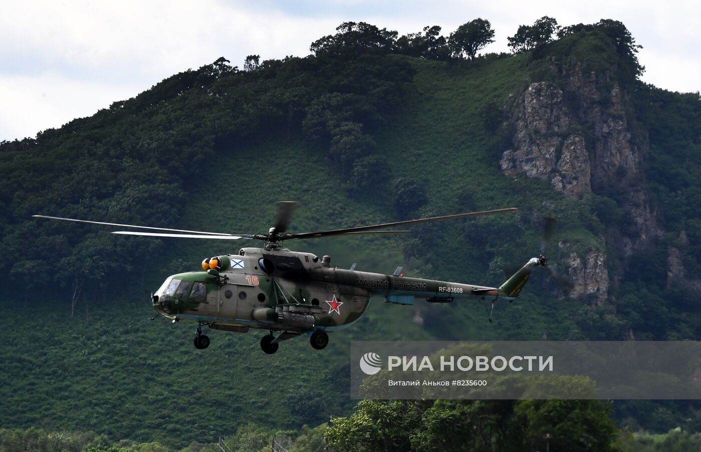 Учебно-тренировочные полеты в авиационном гарнизоне ТОФ