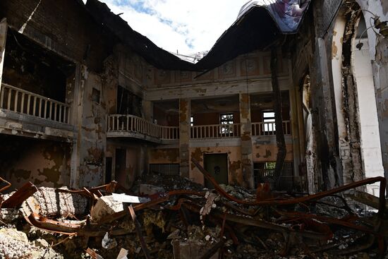 Разрушенный мариупольский драмтеатр