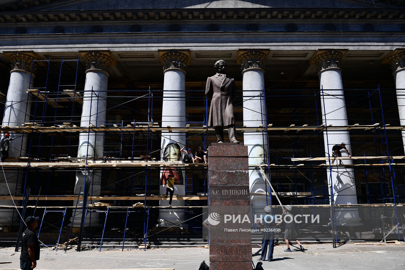 Восстановление разрушенного дворца культуры "Маркохим" в Мариуполе