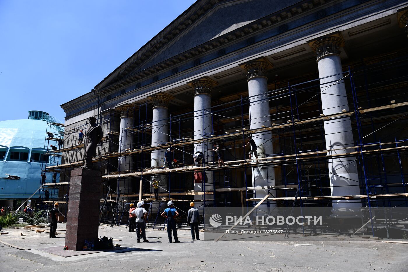 Восстановление разрушенного дворца культуры "Маркохим" в Мариуполе