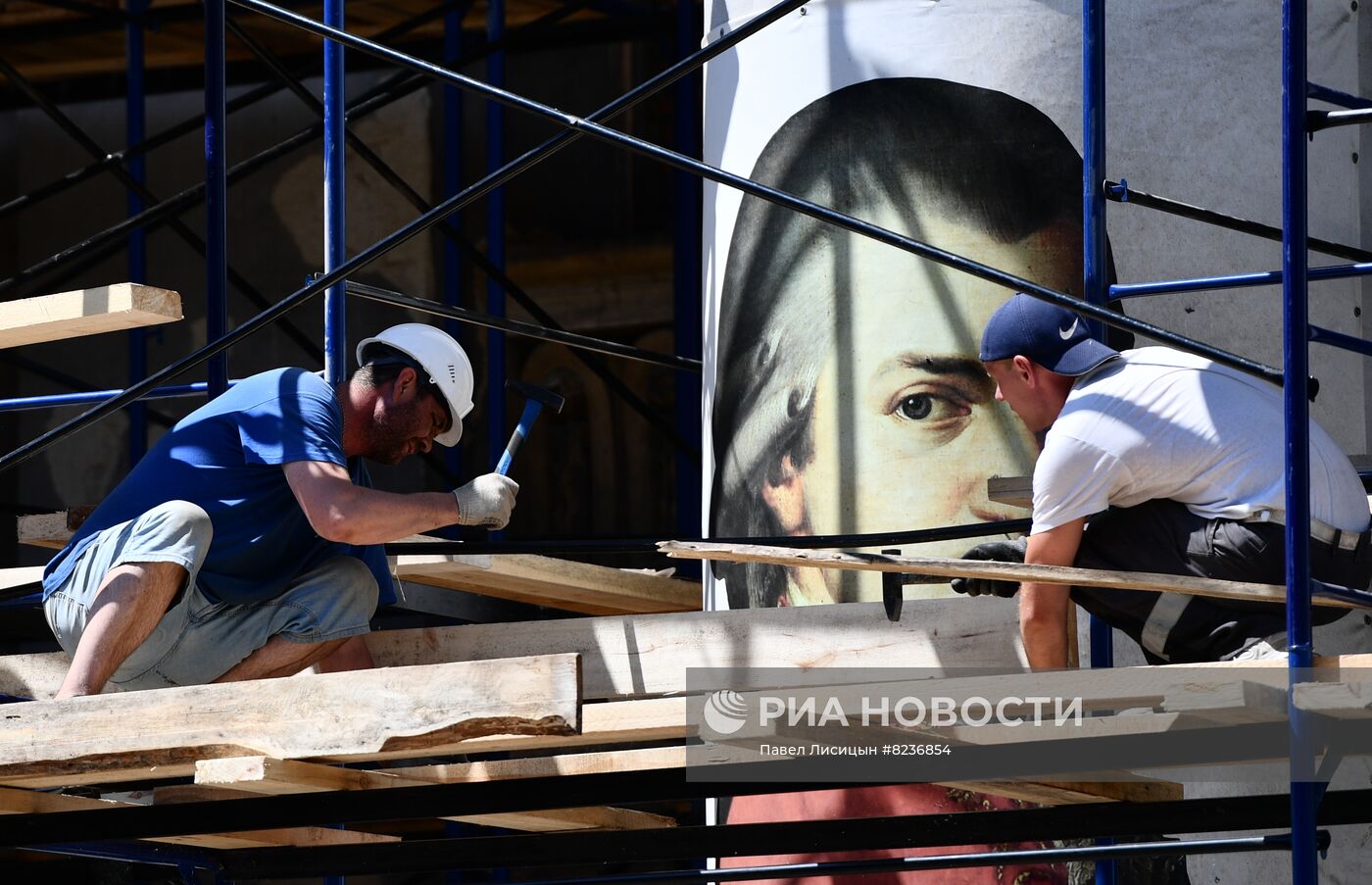 Восстановление разрушенного дворца культуры "Маркохим" в Мариуполе