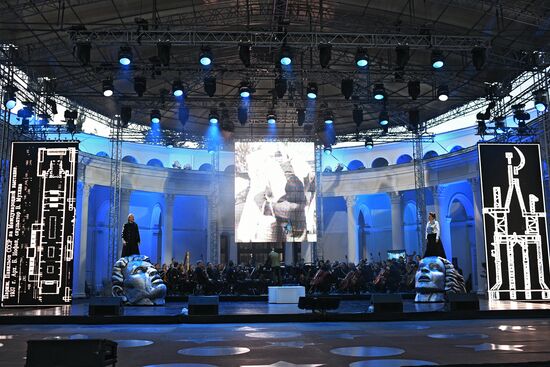 Премьера спектакля "Рабочий и Колхозница. Гала. 85 лет любви"