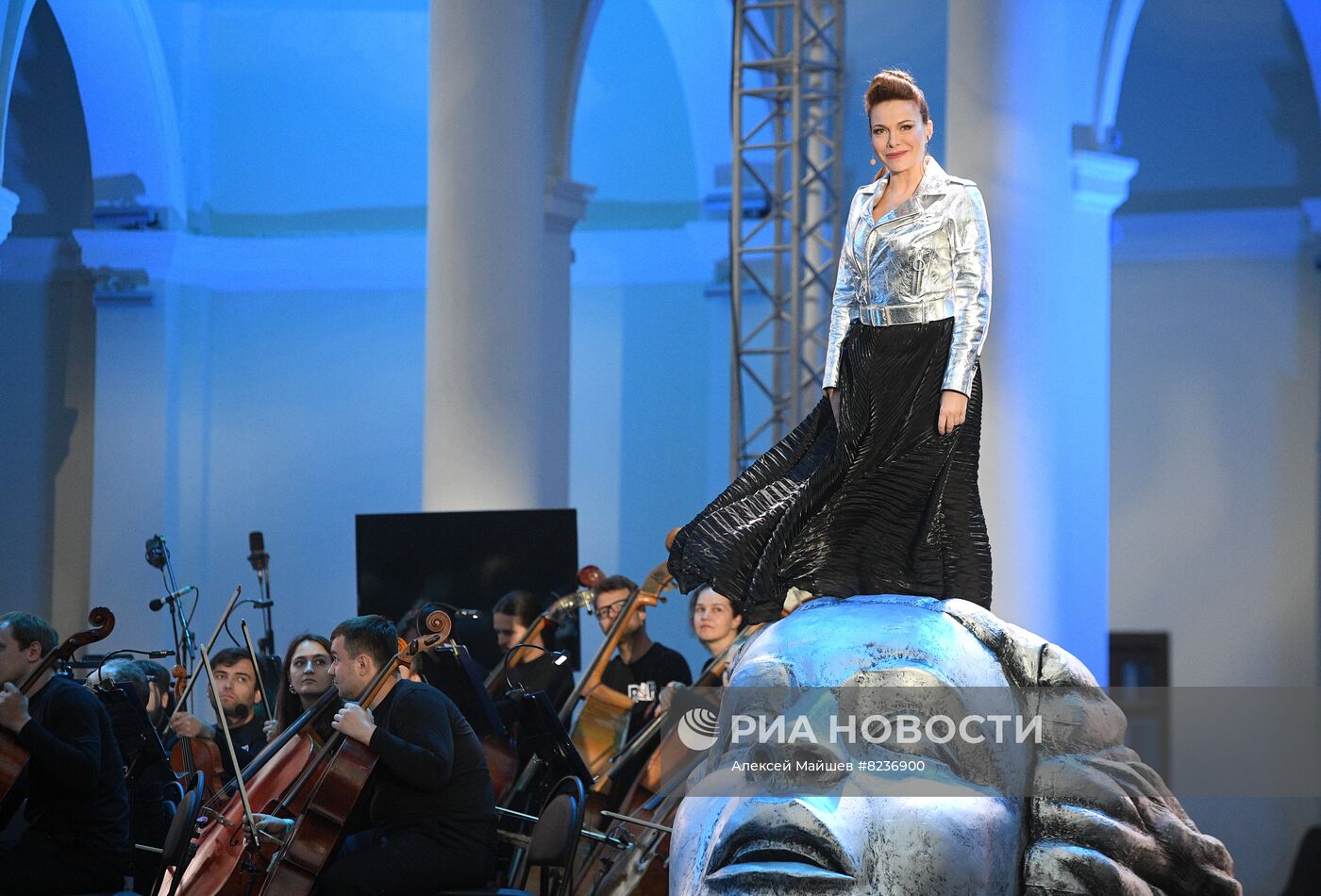 Премьера спектакля "Рабочий и Колхозница. Гала. 85 лет любви"