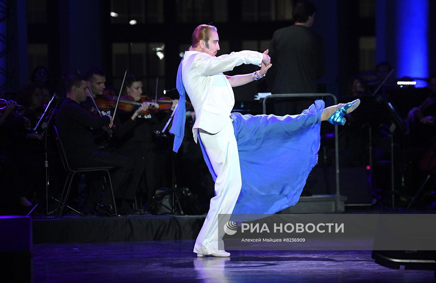 Премьера спектакля "Рабочий и Колхозница. Гала. 85 лет любви"