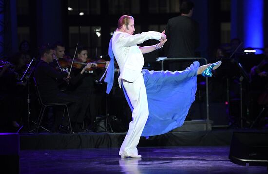 Премьера спектакля "Рабочий и Колхозница. Гала. 85 лет любви"