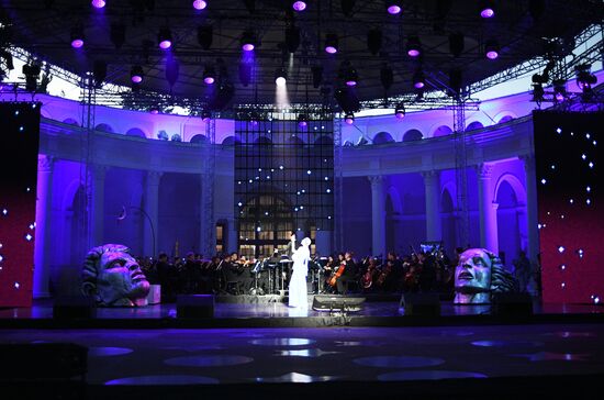 Премьера спектакля "Рабочий и Колхозница. Гала. 85 лет любви"