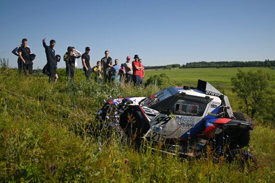 Финиш ралли "Шелковый путь - 2022" в Москве