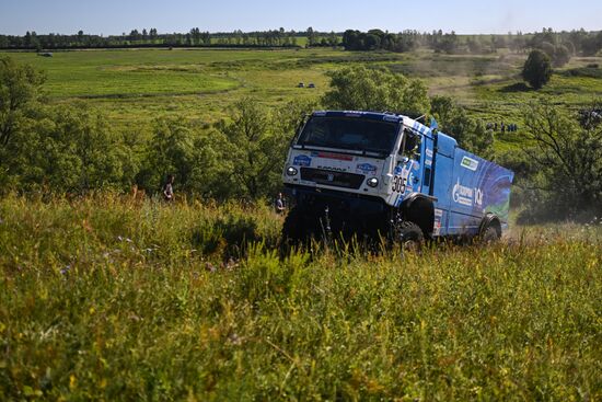 Финиш ралли "Шелковый путь - 2022" в Москве