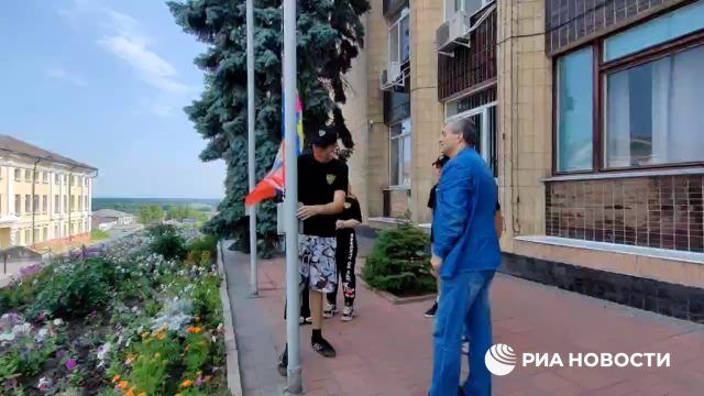 Над зданием администрации в Купянске подняли новый флаг