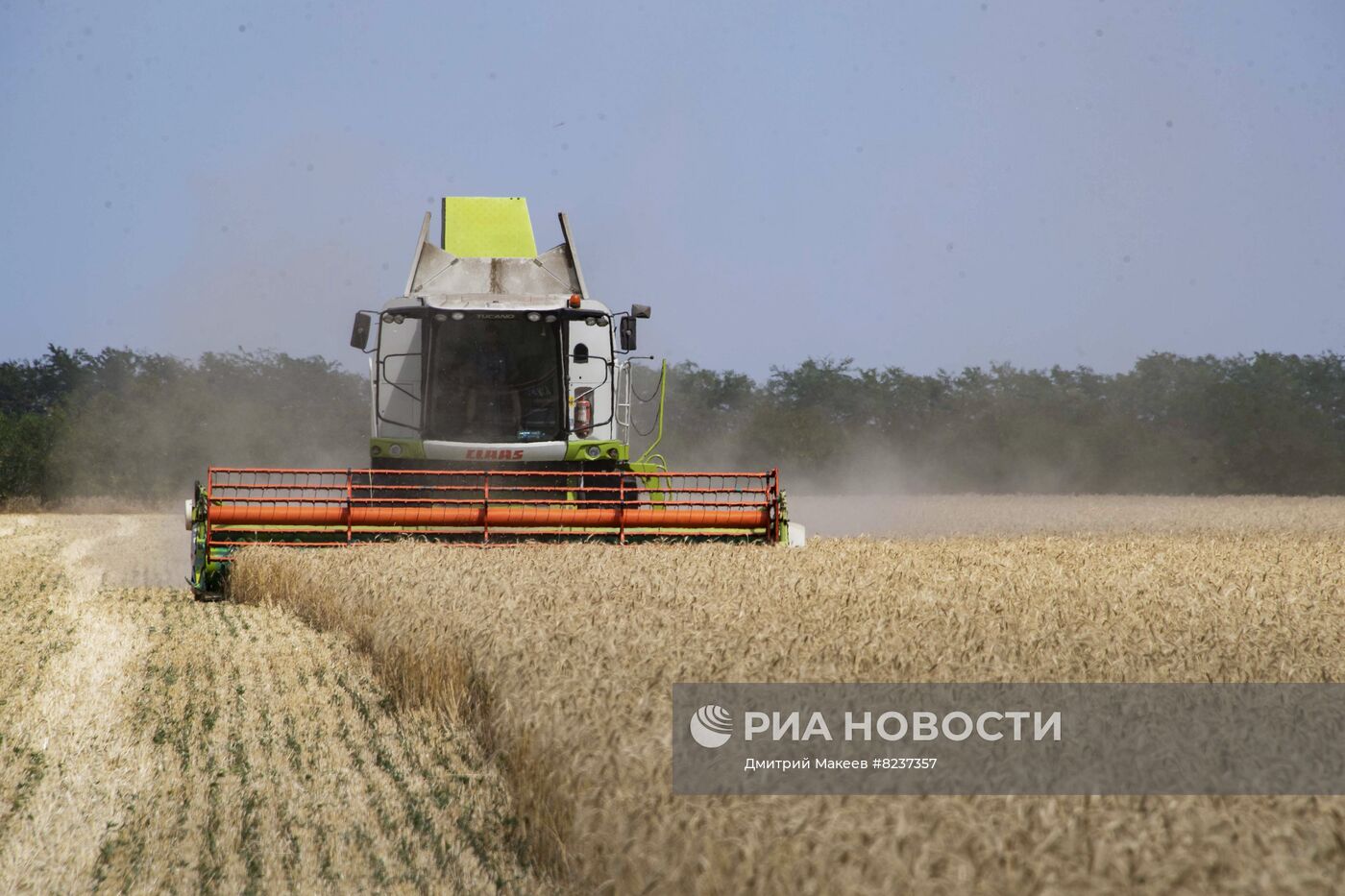 Уборка зерновых на освобожденных территориях Запорожской области | РИА  Новости Медиабанк