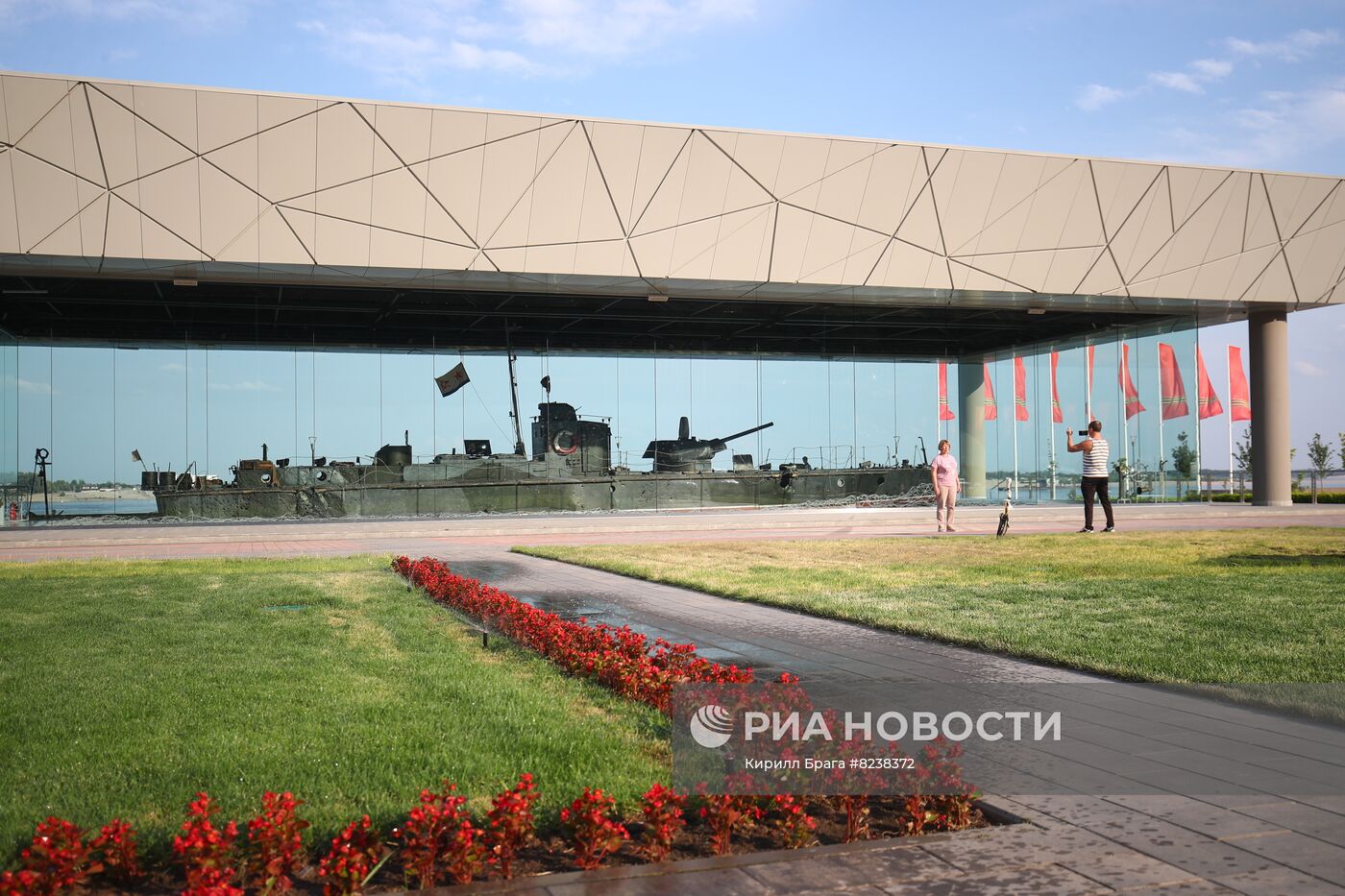 Памятник погибшим в годы Великой Отечественной войны речникам - бронекатер БК-31