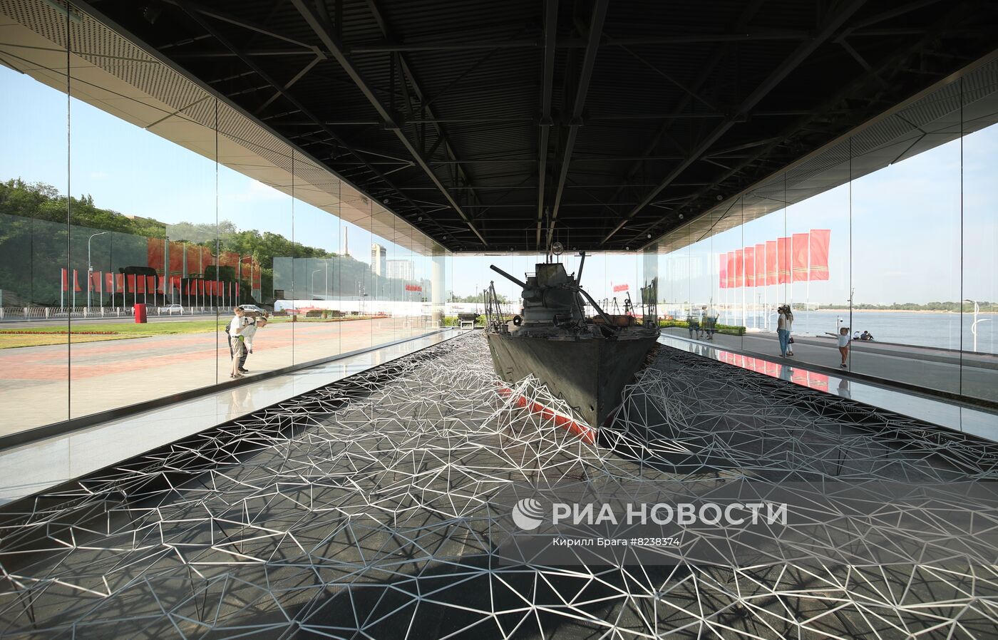 Памятник погибшим в годы Великой Отечественной войны речникам - бронекатер БК-31