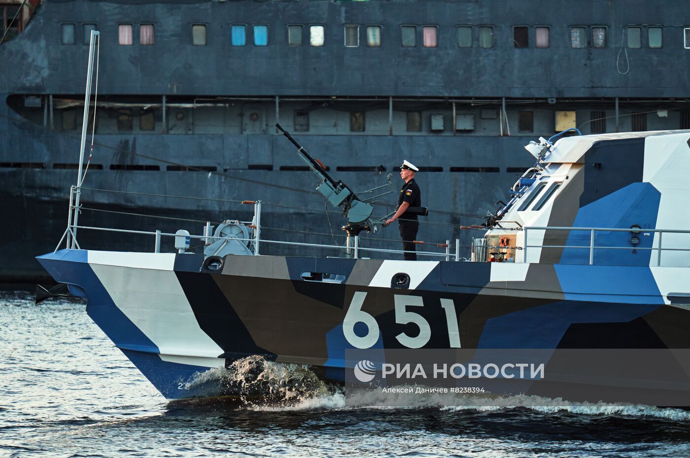 Репетиция парада ко Дню ВМФ в Санкт-Петербурге