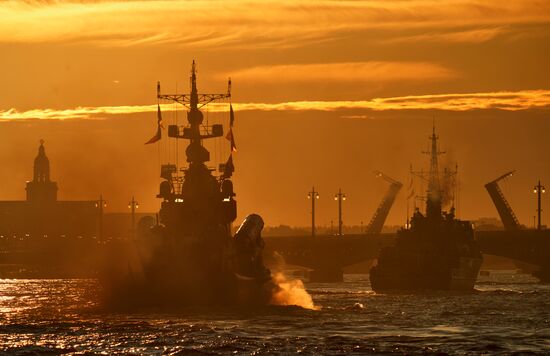 Репетиция парада ко Дню ВМФ в Санкт-Петербурге