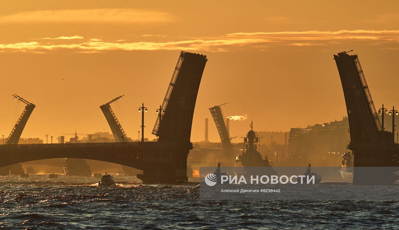 Репетиция парада ко Дню ВМФ в Санкт-Петербурге