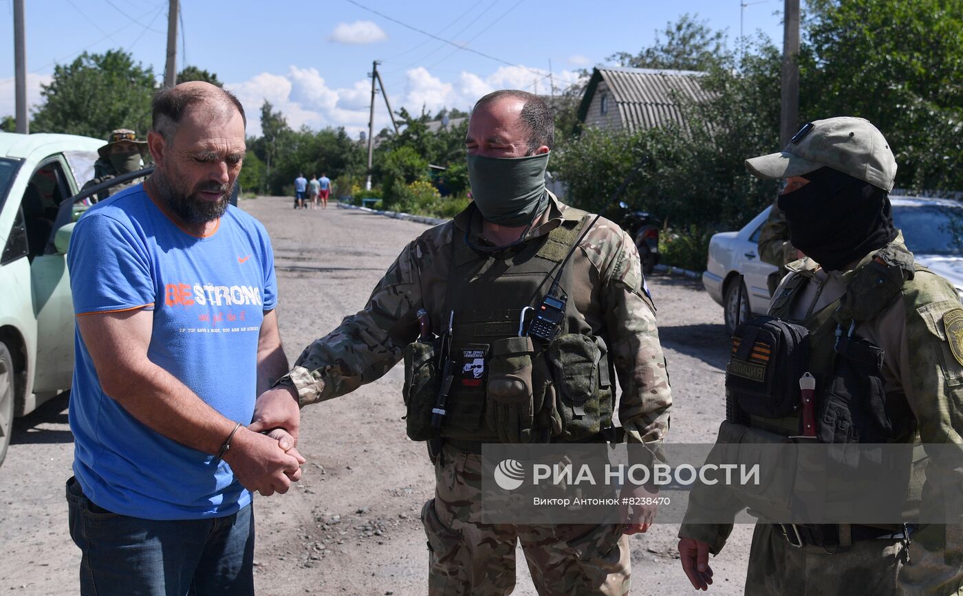 Бойцы отдельного батальона МВД ЛНР нашли схрон с боеприпасами у жителя Харьковской области