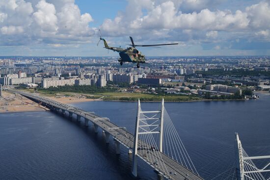 Репетиция парада ко Дню ВМФ в Санкт-Петербурге