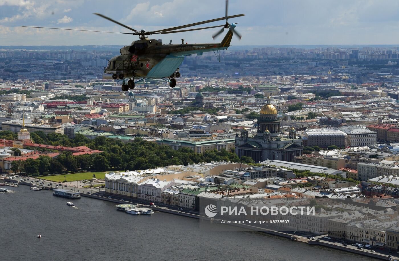 Репетиция парада ко Дню ВМФ в Санкт-Петербурге