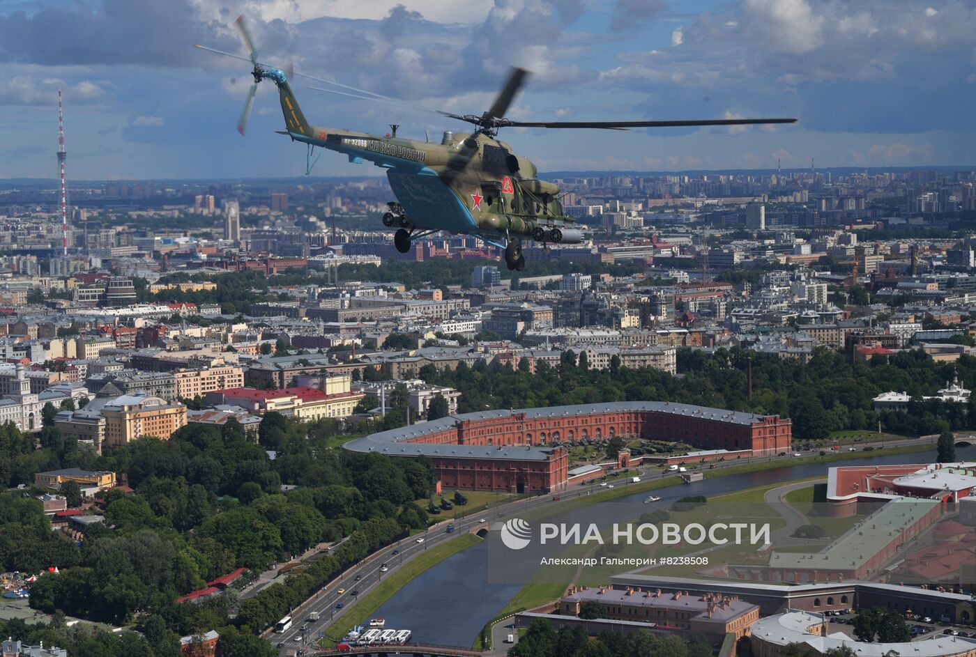 Репетиция парада ко Дню ВМФ в Санкт-Петербурге