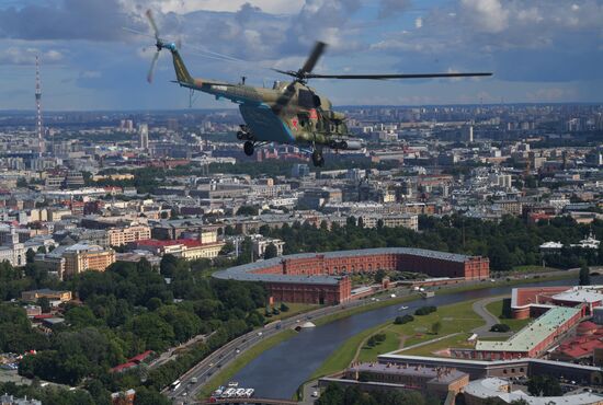 Репетиция парада ко Дню ВМФ в Санкт-Петербурге