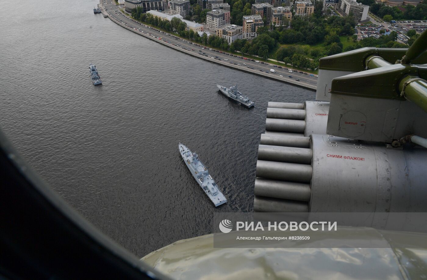 Репетиция парада ко Дню ВМФ в Санкт-Петербурге