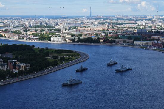 Репетиция парада ко Дню ВМФ в Санкт-Петербурге