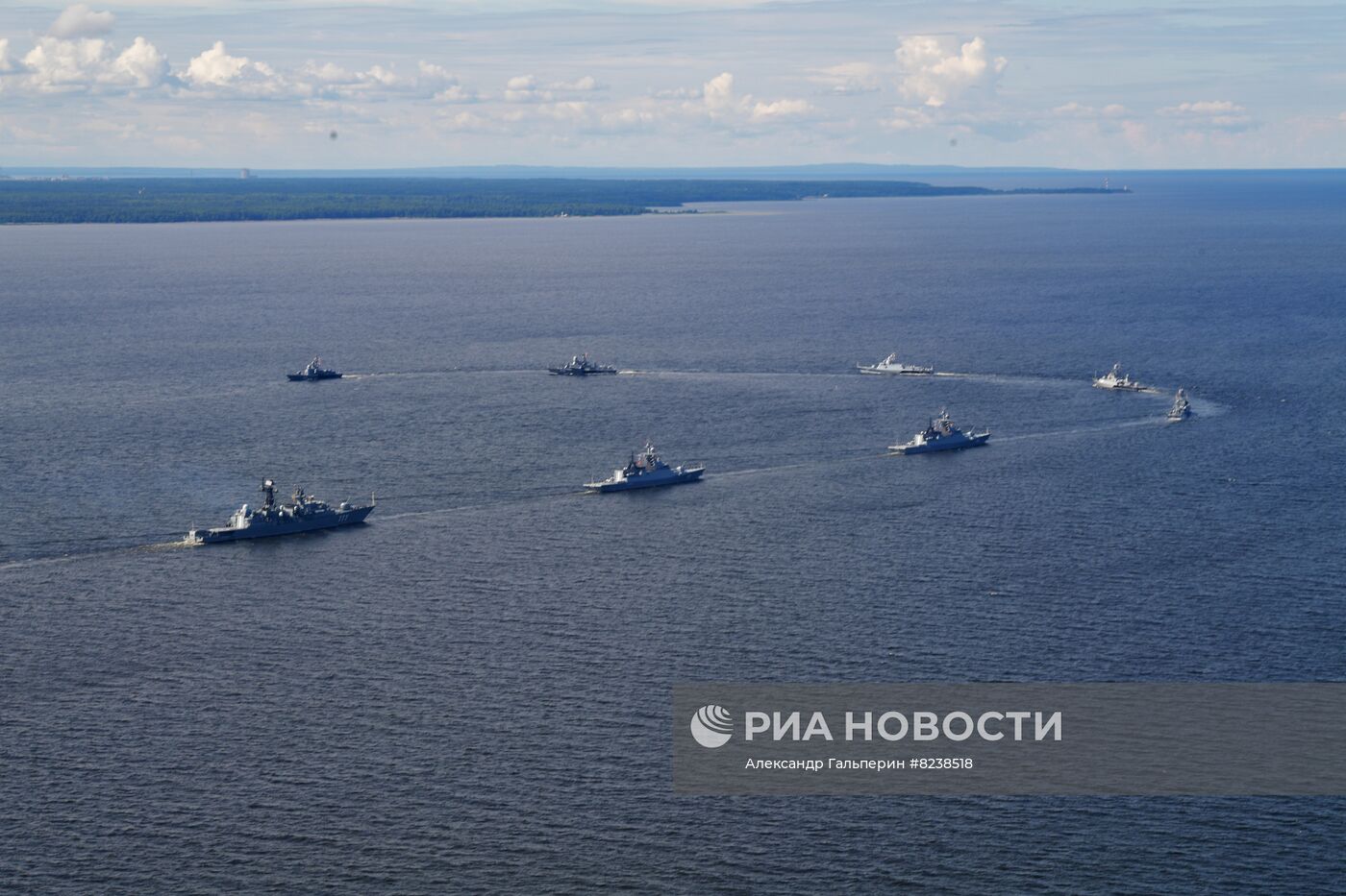 Репетиция парада ко Дню ВМФ в Санкт-Петербурге