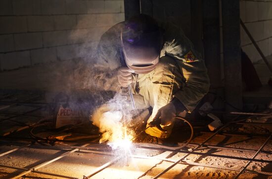 Восстановление общежития ЛГУ им. В. Даля бригадами из РФ