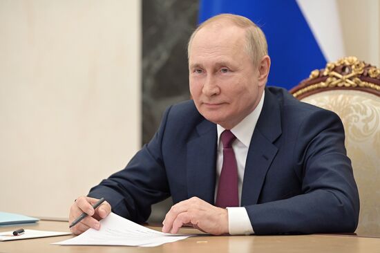 Президент РФ В. Путин встретился с финалистами конкурса "Большая перемена"