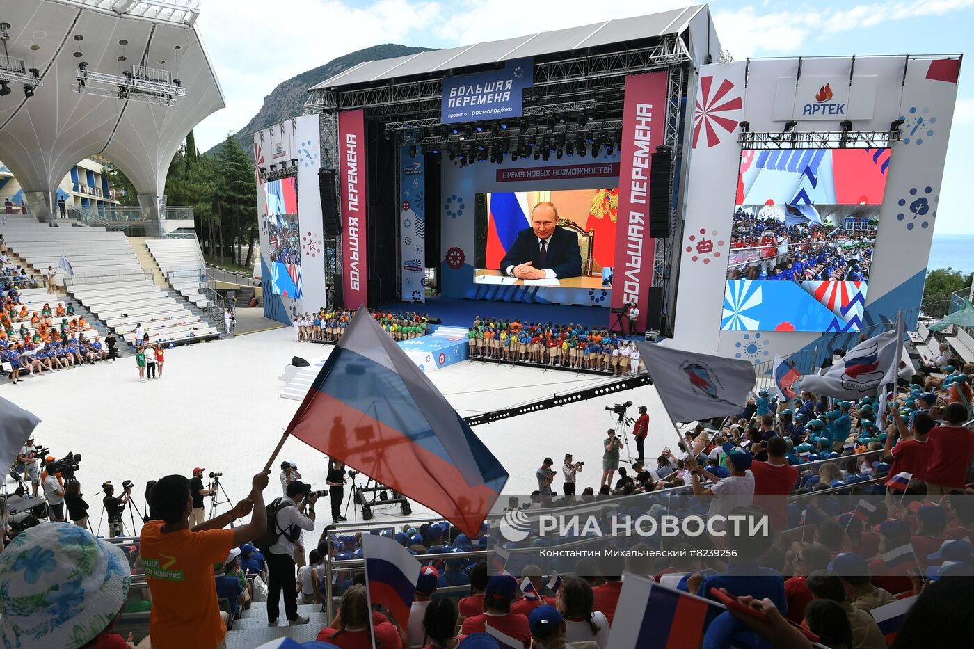 Президент РФ В. Путин встретился с финалистами конкурса "Большая перемена"