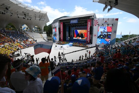 Президент РФ В. Путин встретился с финалистами конкурса "Большая перемена"
