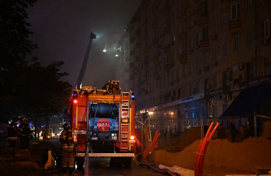 На Ленинском проспекте в Москве загорелся жилой дом