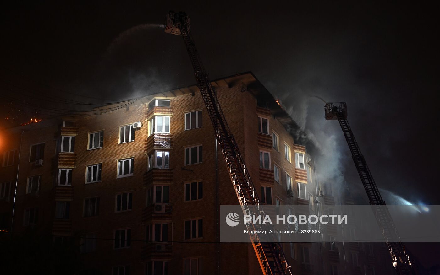 На Ленинском проспекте в Москве загорелся жилой дом