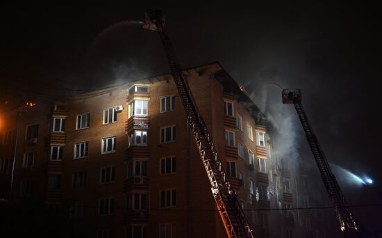 На Ленинском проспекте в Москве загорелся жилой дом