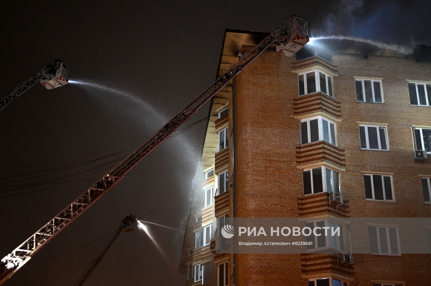 На Ленинском проспекте в Москве загорелся жилой дом